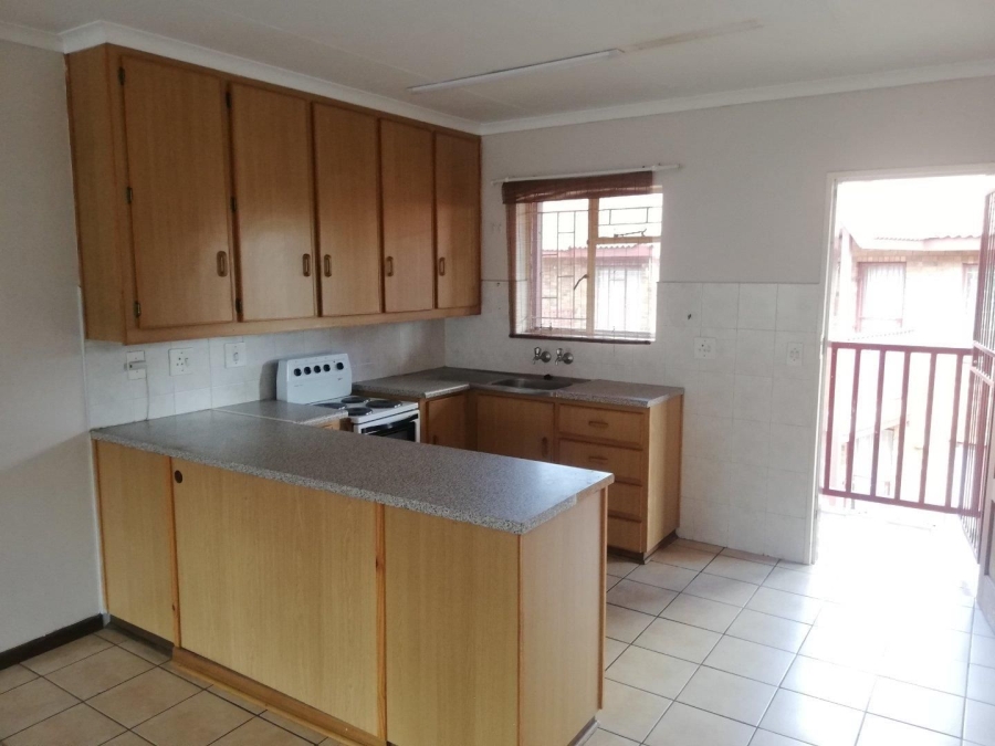 2 Bedroom Property for Sale in Kannoniers Park North West